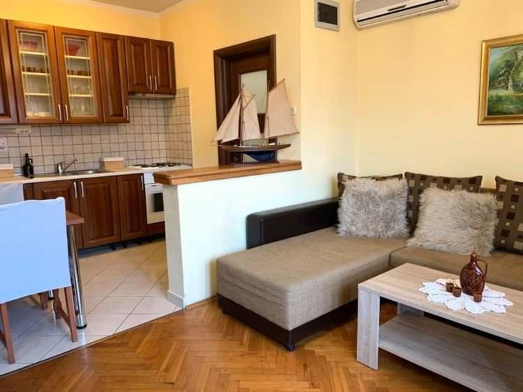 Fresh Apartments Dar Orlic Трогир Экстерьер фото